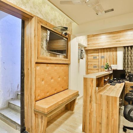 Oyo 24950 Hotel Shree Balaji Residency Ахмедабад Экстерьер фото