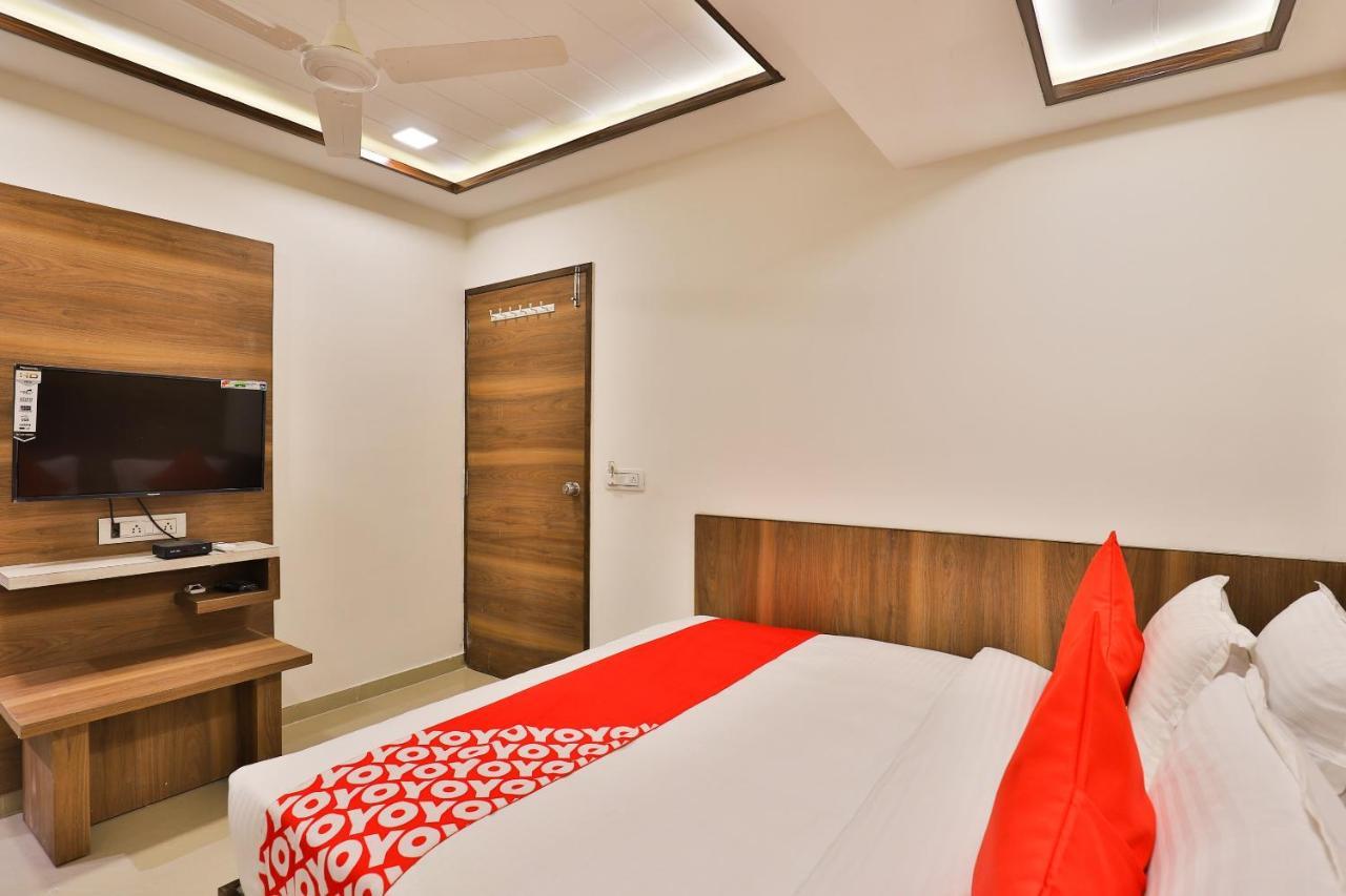 Oyo 24950 Hotel Shree Balaji Residency Ахмедабад Экстерьер фото