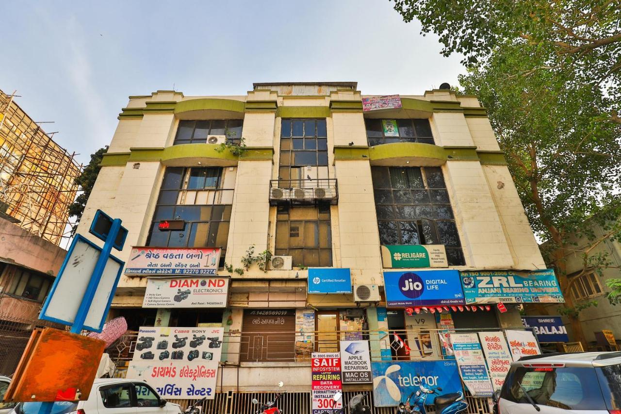 Oyo 24950 Hotel Shree Balaji Residency Ахмедабад Экстерьер фото
